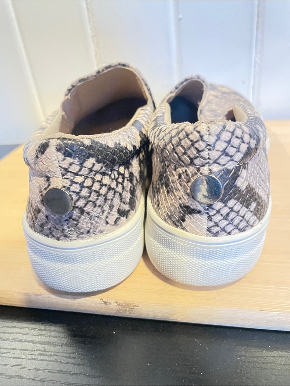 Cushionaire Slip-On Sneakers with Neutral Snake Print size 6 - Picture 5 of 7